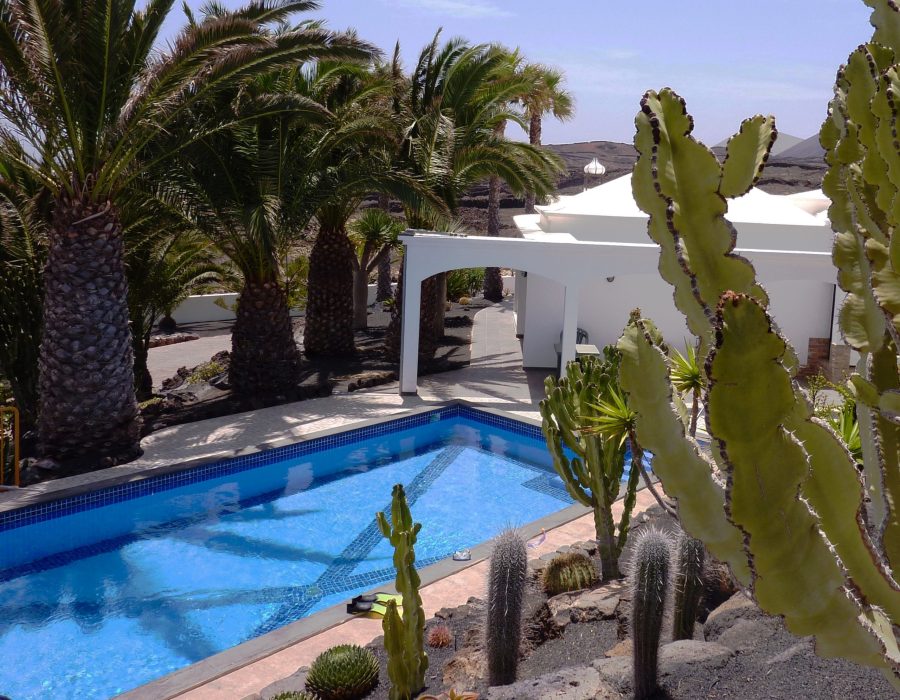 Casa Ronda 2 and the swimming pool